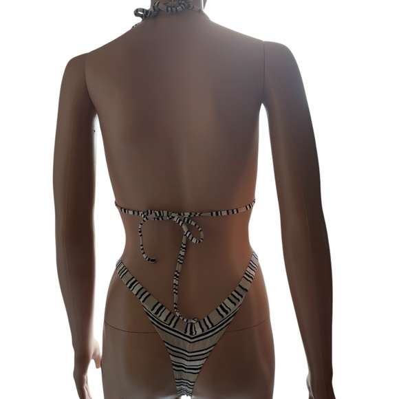 Chic Black and White Striped Bikini Set - Picture 6 of 8
